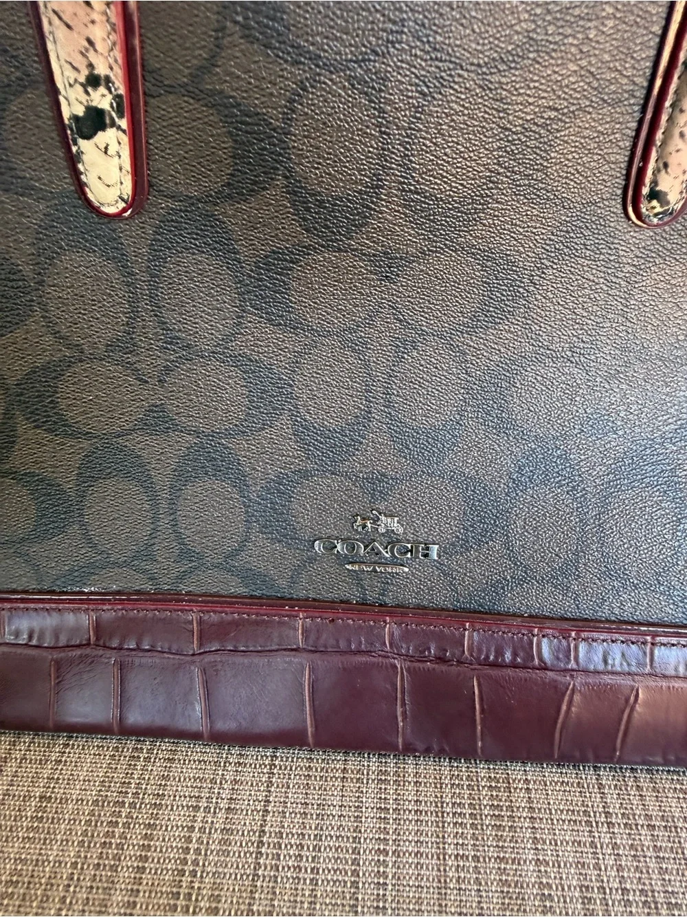 Coach signature sierra